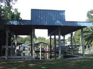   boat slip can accomodate a 15 foot beam and 40 feet in length vessel
