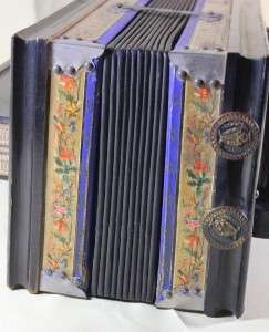 Antique Vintage 17 Button Accordian Concertina Squeezebox Unsigned 