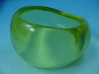   BAKELITE ERA LUCITE TRANSLUCENT APPLE JUICE 2 BANGLE MODERNIST RUNWAY