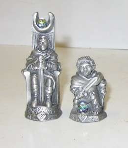LORD OF THE RINGS CHESS PIECES KING ARAGORN & HOBBIT  