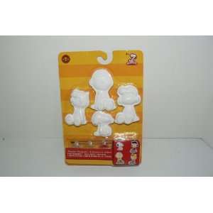  Peanuts 4 Plaster Magnets Kit Snoopy, Charlie Brown, Lucy, & Sally 