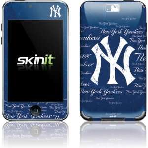  Skinit New York Yankees   Cap Logo Blast Vinyl Skin for 