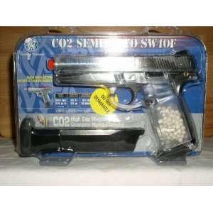  Smith & Wesson CO 2 Airsoft Pistol