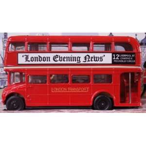  The London ROUTEMASTER Bus RM16 Toys & Games
