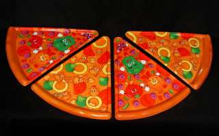 SET OF 4 FOUR PIZZA SLICE PLASTIC PLATES TRAYS NIP NEW  