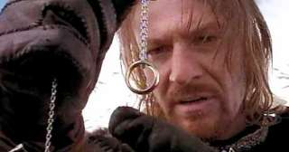 Boromir (Sean Bean) wird von der Macht des Rings verführt 