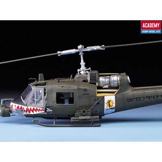 UH 1C HUEY FROG 1/35 Academy 2196  