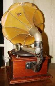 VICTOR O VIC. O PHONOGRAPH Nice Complete Original Phonograph  